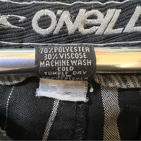 O’Neill Men’s Black & White Plaid Bermuda Length Shorts Size 30 EUC - Picture 9 of 10